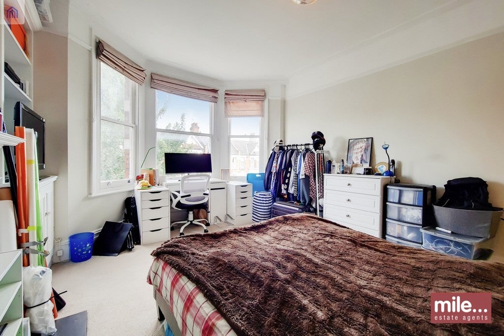 Flat Ridley Road in Greater London