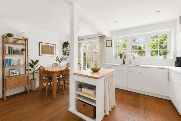 House Skipworth Road in Greater London