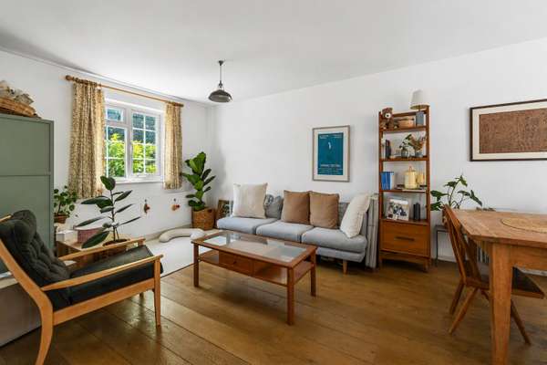 House Skipworth Road in Greater London