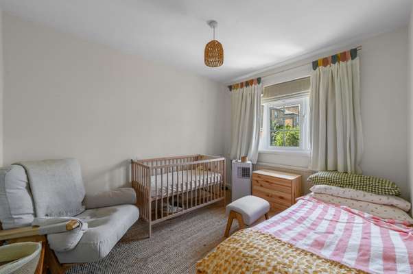 House Skipworth Road in Greater London