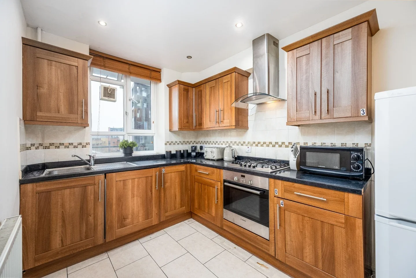 Room Lancaster Court in Greater London