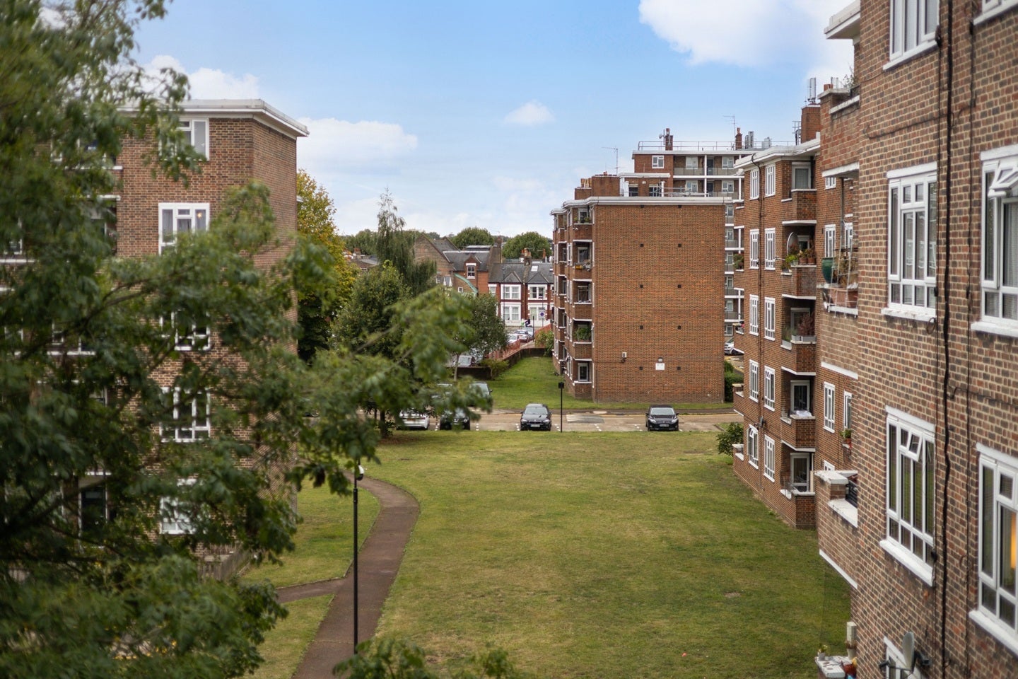 Room Lancaster Court in Greater London