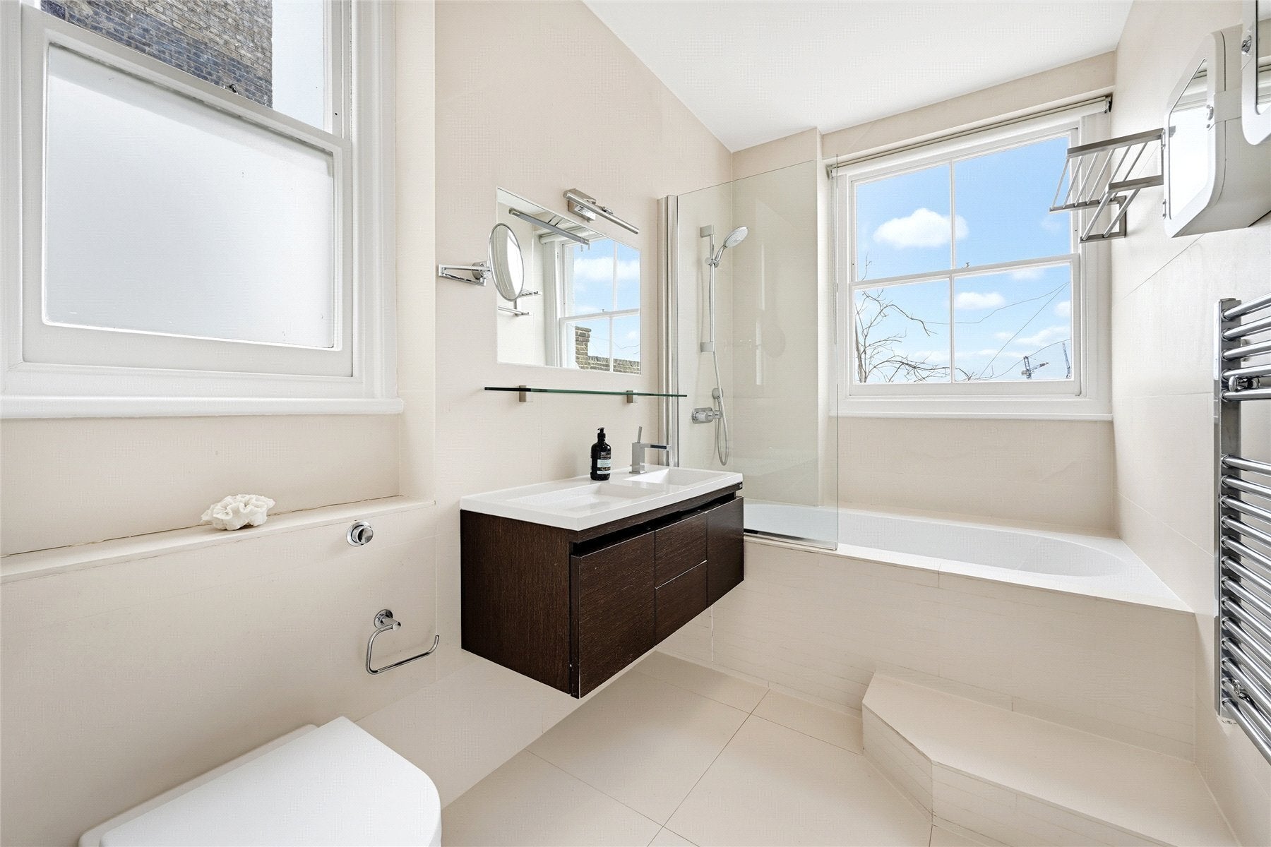 Flat Lennox Gardens in Greater London
