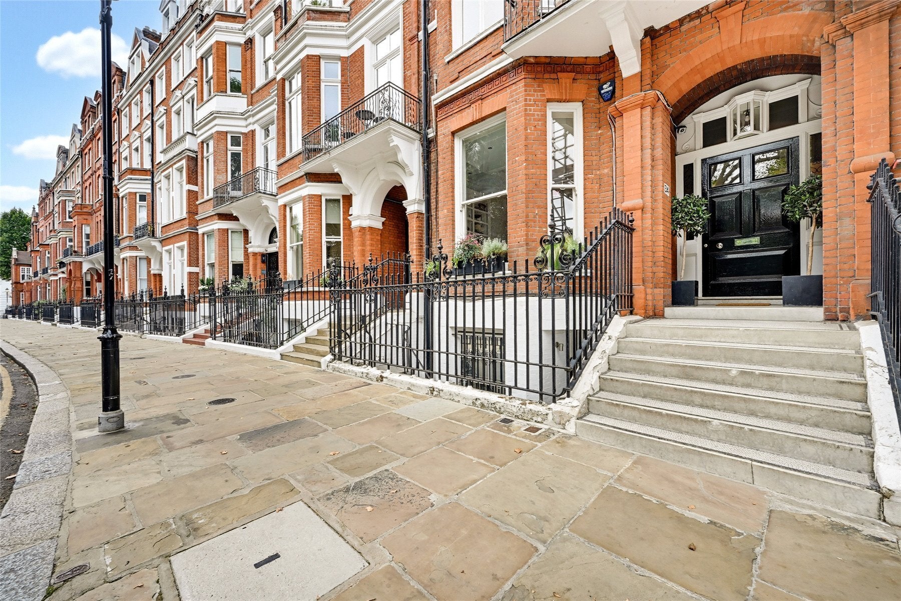 Flat Lennox Gardens in Greater London
