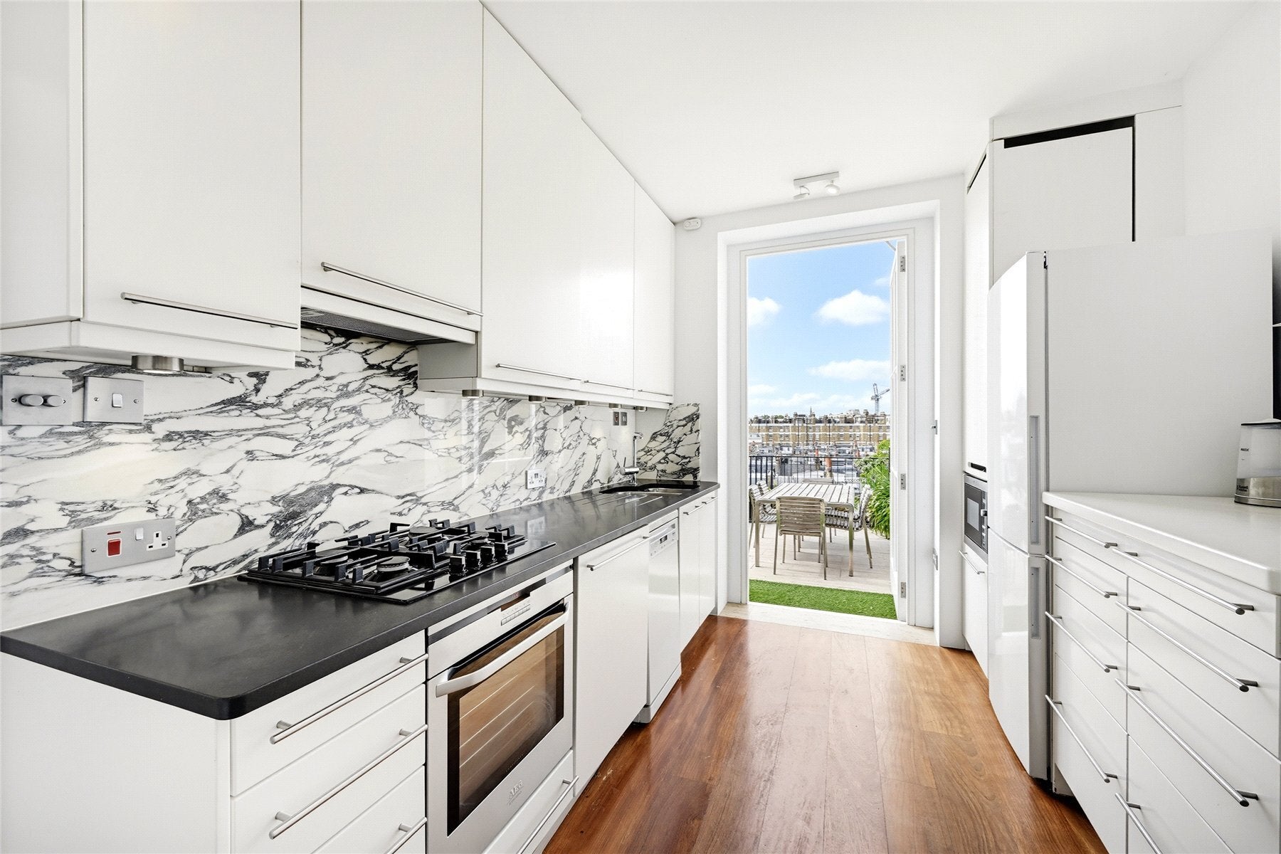Flat Lennox Gardens in Greater London
