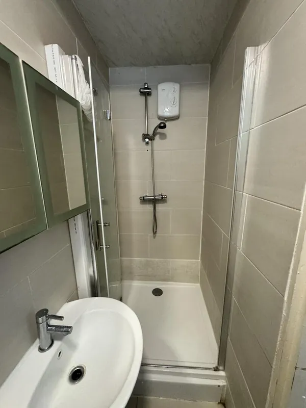 Room Adelaide Grove in Greater London