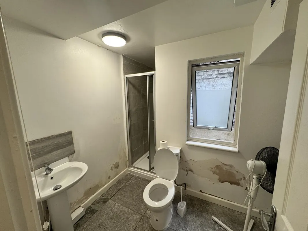 Room Adelaide Grove in Greater London