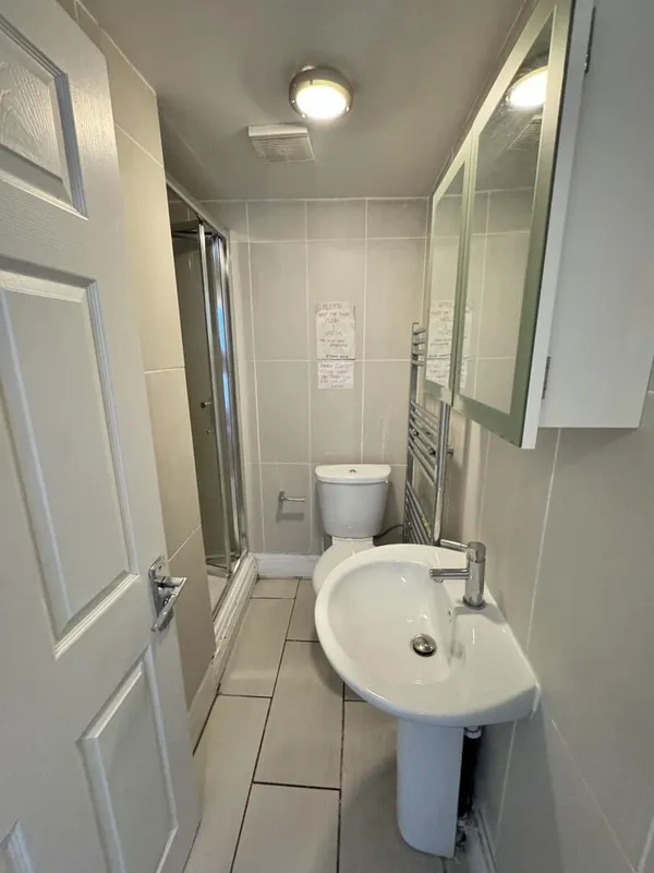 Room Adelaide Grove in Greater London