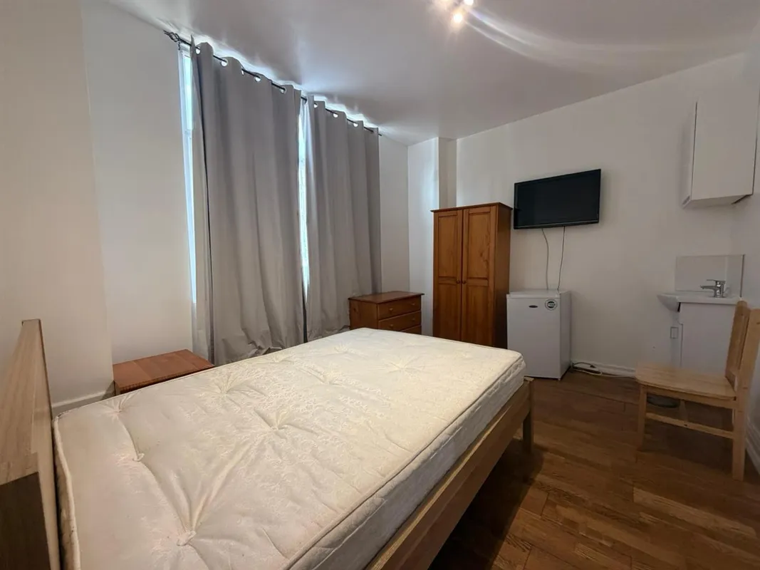 Room Adelaide Grove in Greater London
