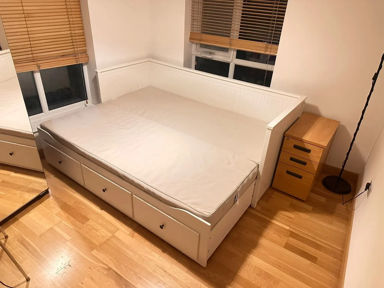 Room Evergreen Drive in Greater London
