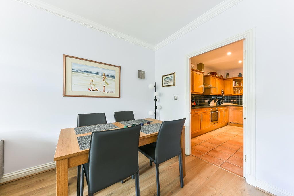 Flat Clapham Park Road in Greater London