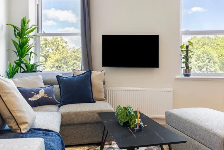 Flat Kew Road in Greater London