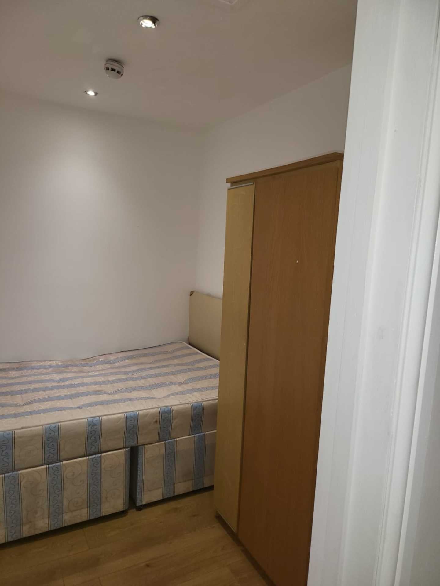 Flat Boston Road in Greater London