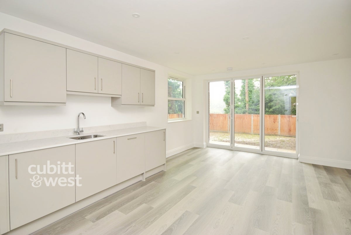 Flat Banstead Road in Greater London