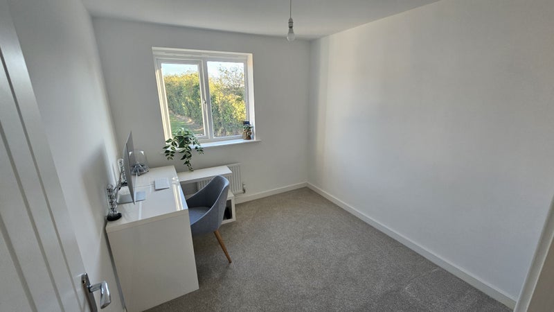 Room Anglers Avenue in Fenland District