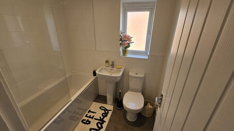 Room Anglers Avenue in Fenland District