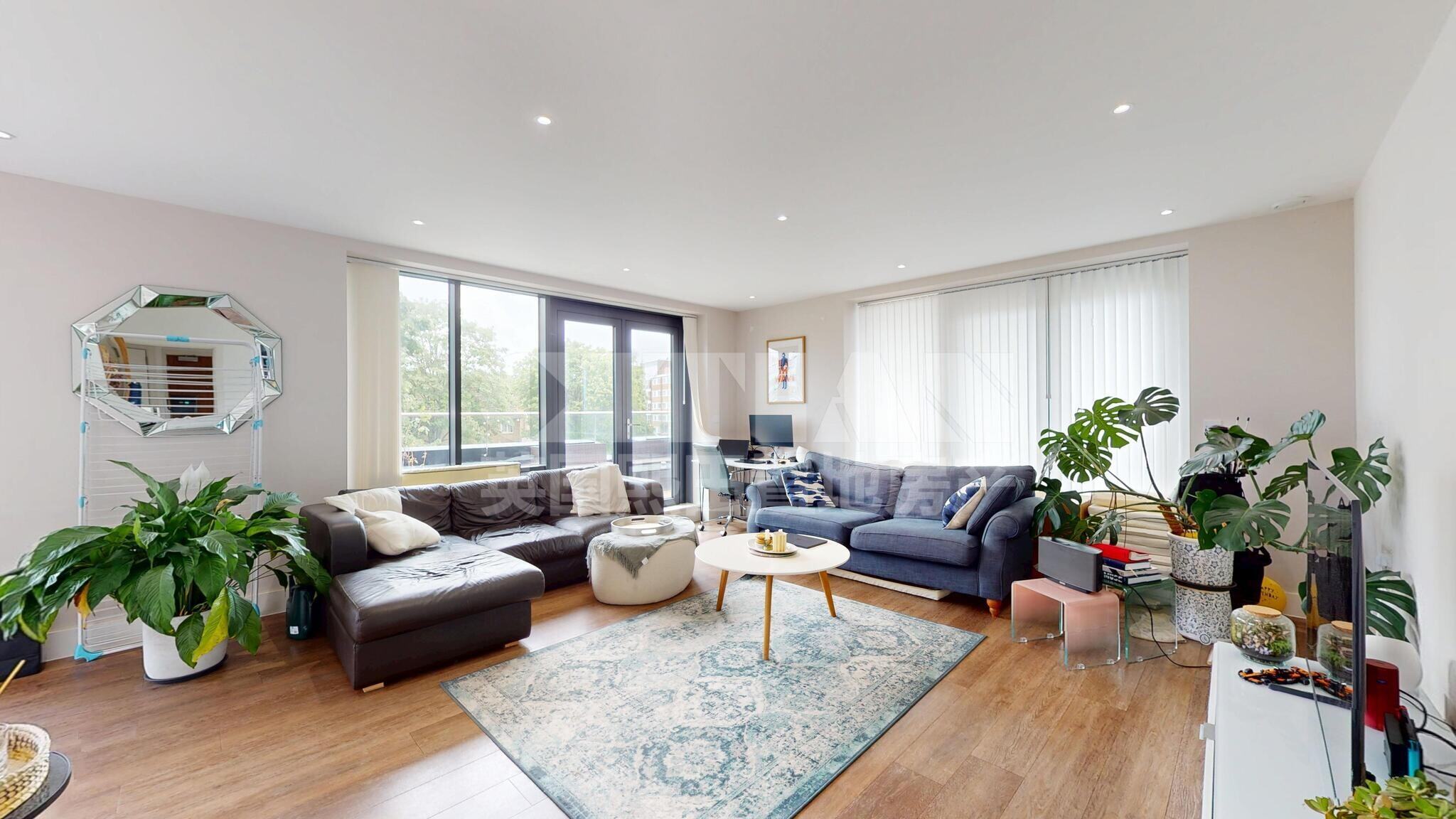 Flat Veals Mead in Greater London