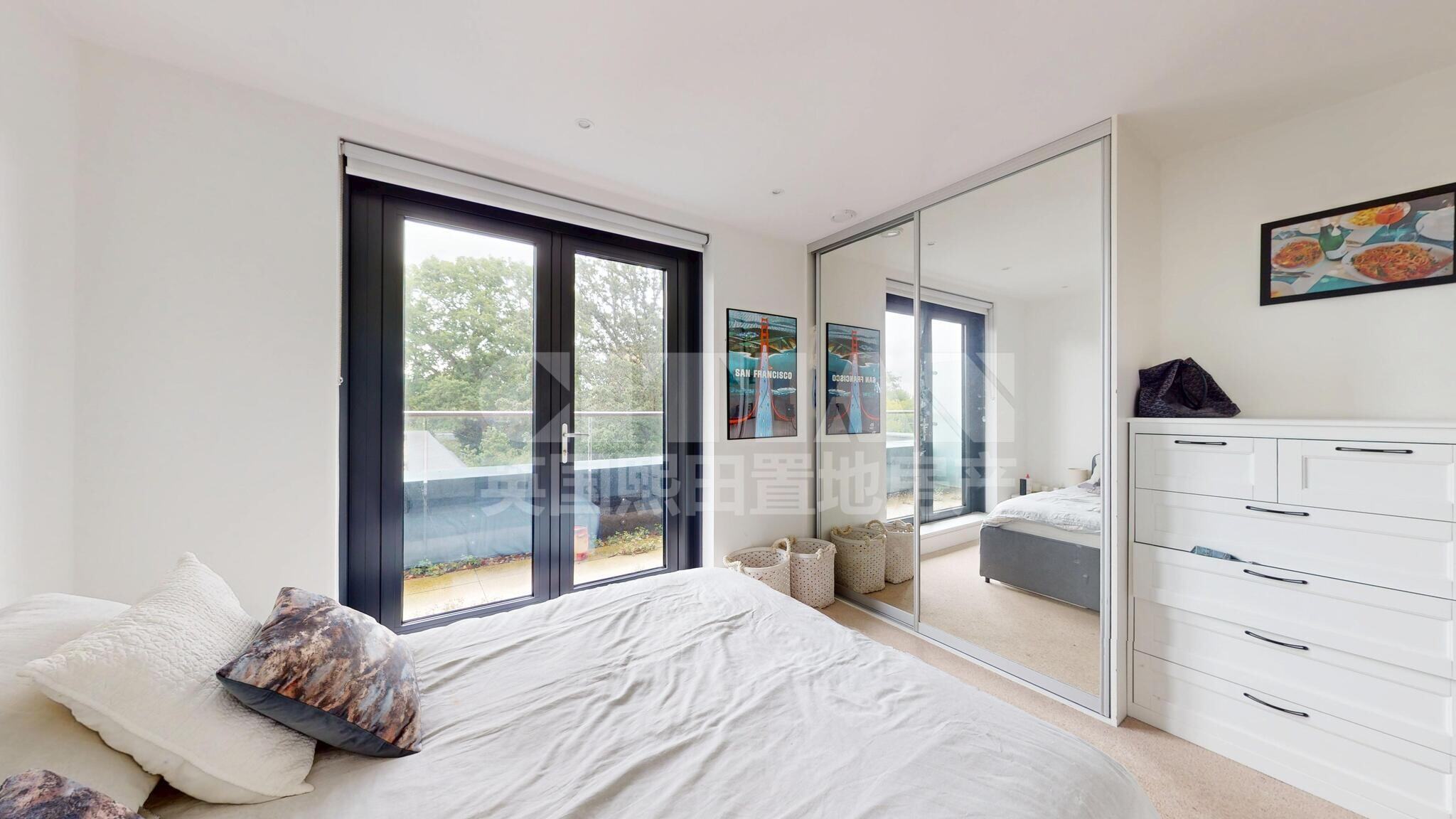Flat Veals Mead in Greater London