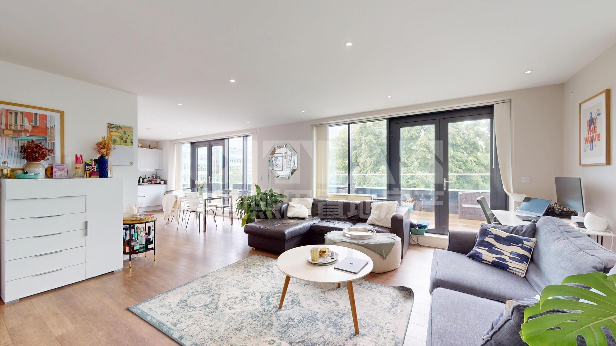 Flat Veals Mead in Greater London
