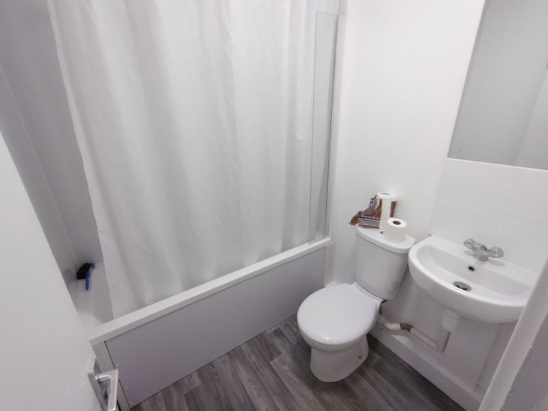 Room Seacourt Road in Greater London