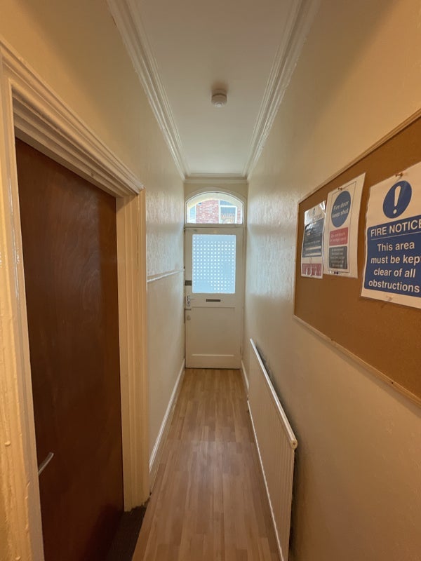 Room Tudor Grove in Nottingham