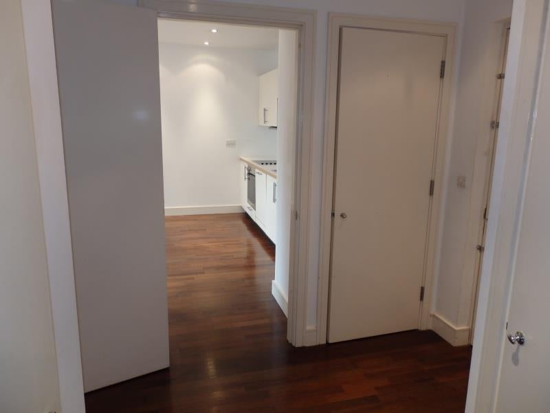 Flat Christchurch Road in Greater London