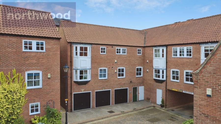 Flat St Andrew's Court in York