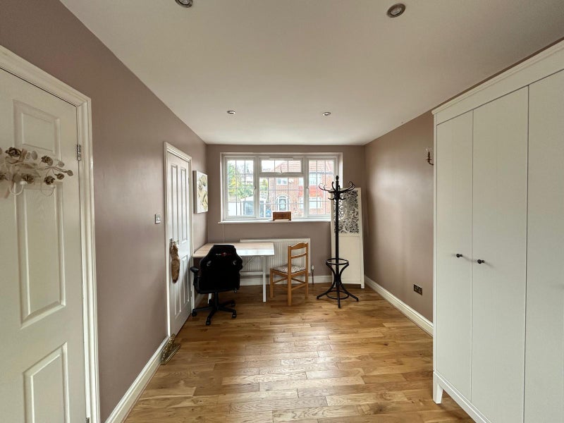 Room Linden Avenue in Greater London