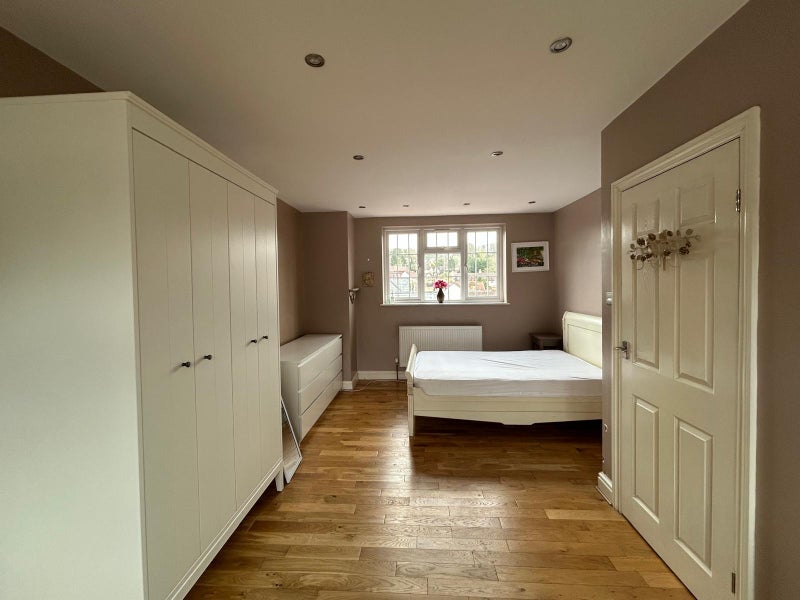Room Linden Avenue in Greater London