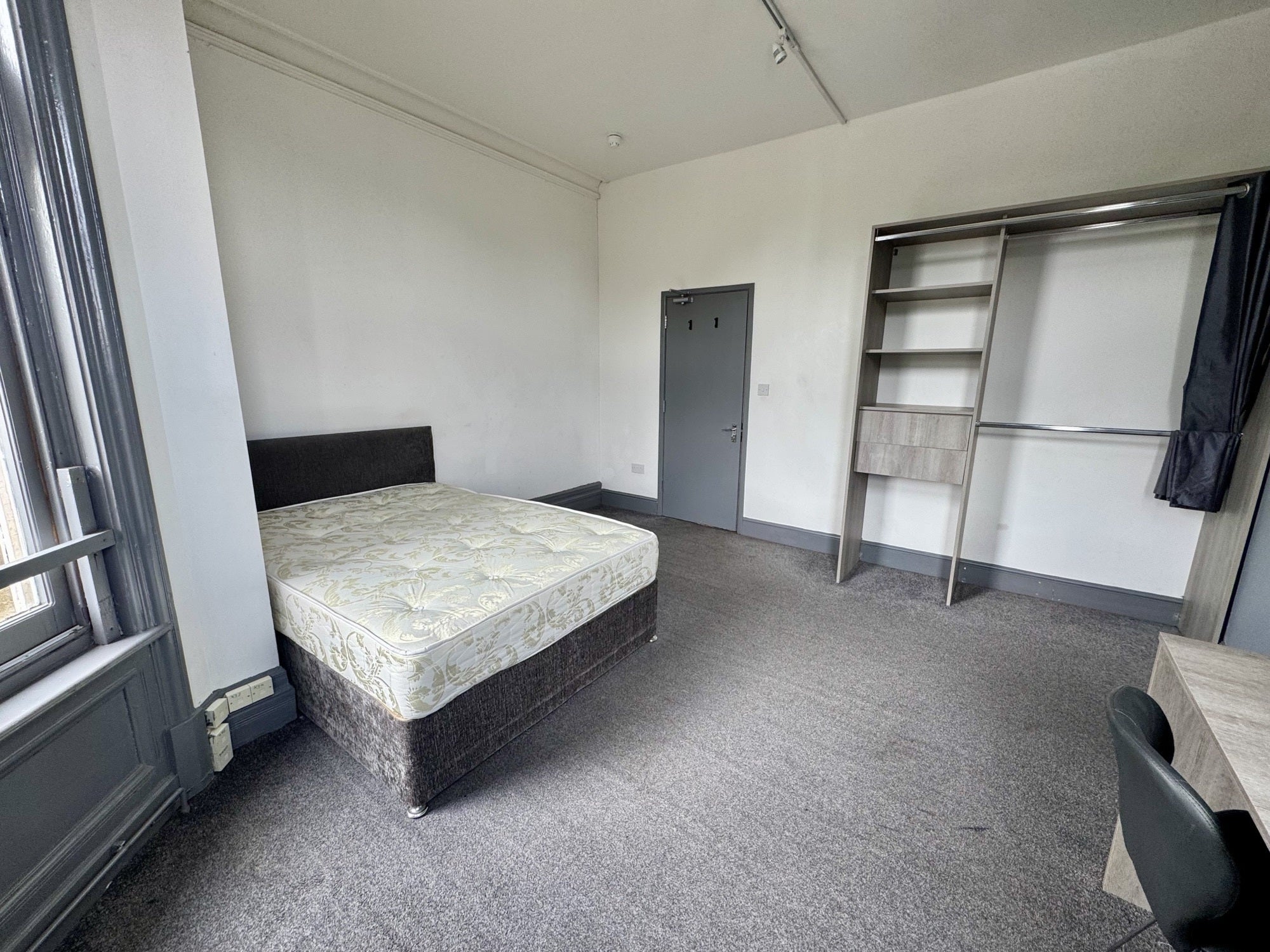 Room Putney Road in Leicester