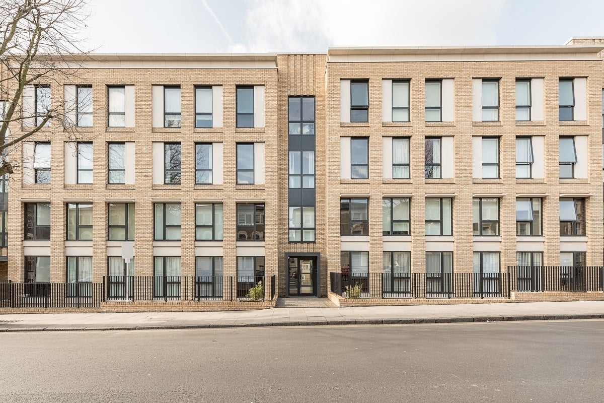 Flat Cambridge Avenue in Greater London