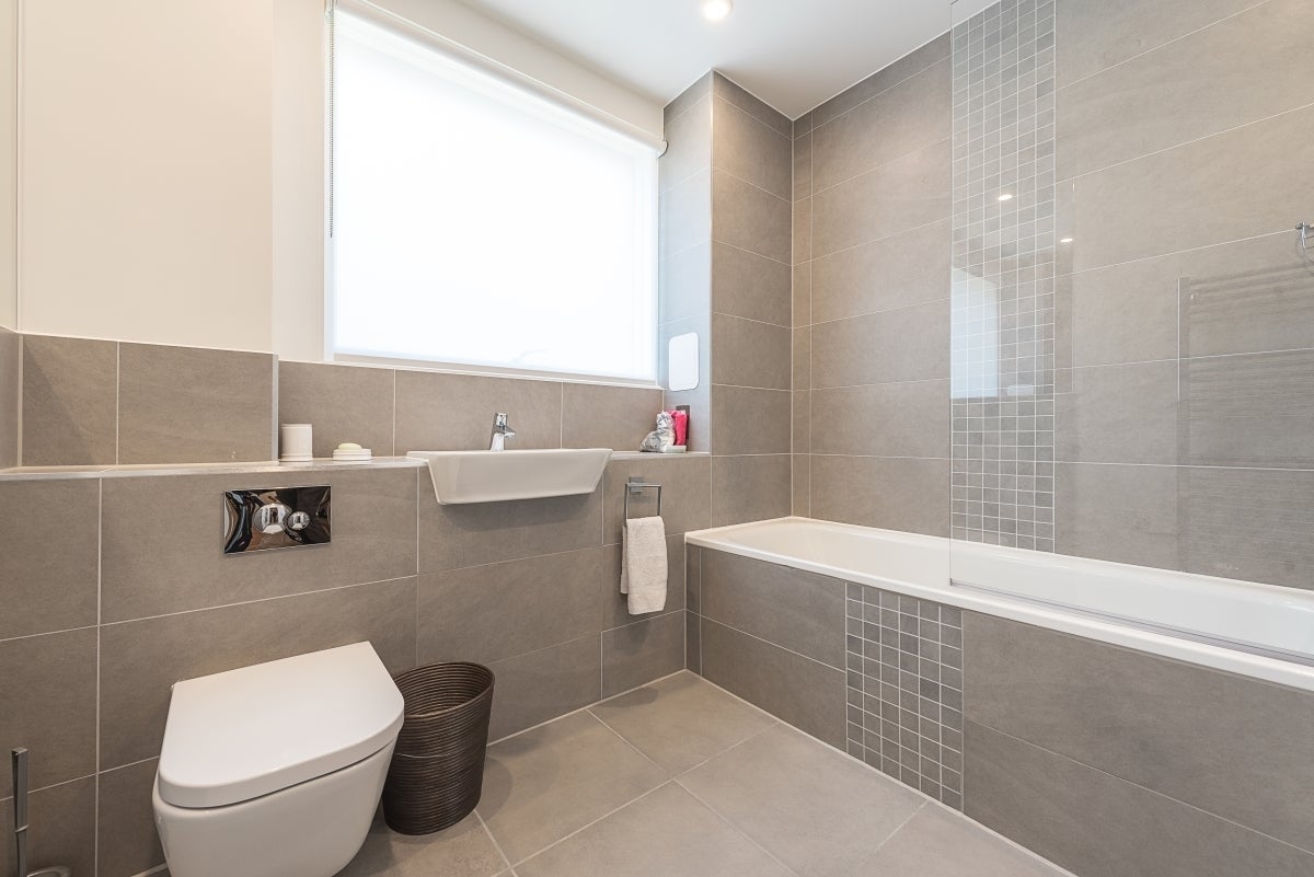 Flat Cambridge Avenue in Greater London