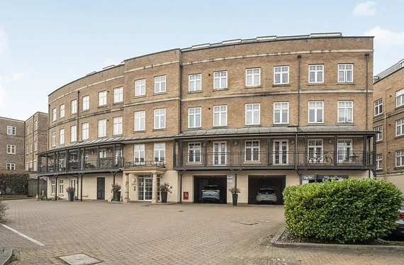 Flat Mackintosh Street in Greater London