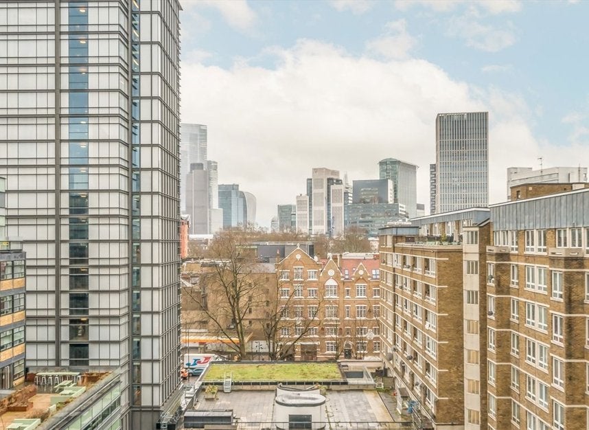 Flat Peerless Street in Greater London