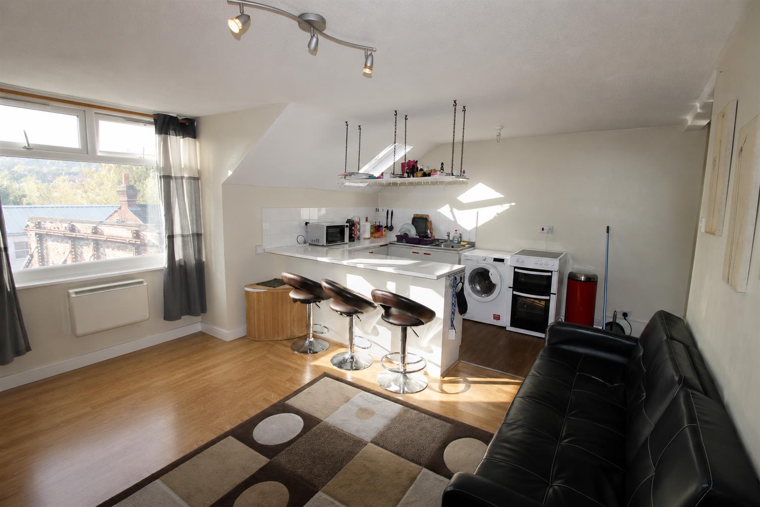 Room West Wycombe Road in High Wycombe