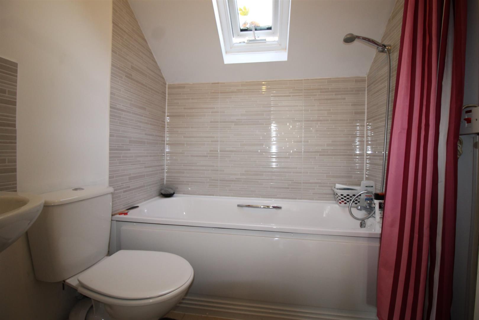 Room West Wycombe Road in High Wycombe