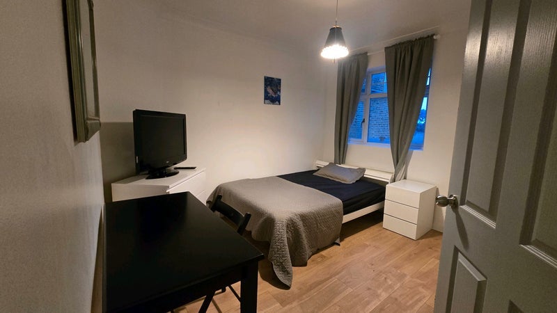 Room Fairlawn Road in Greater London