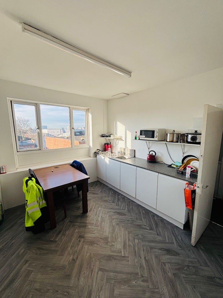 Room Chingford Mount Road in Greater London