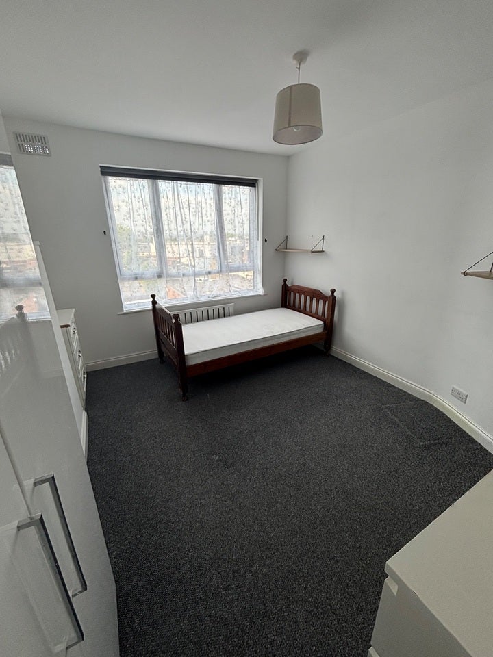 Room Chingford Mount Road in Greater London