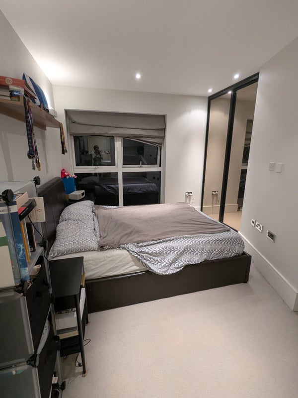 Room Clapham Road in Greater London