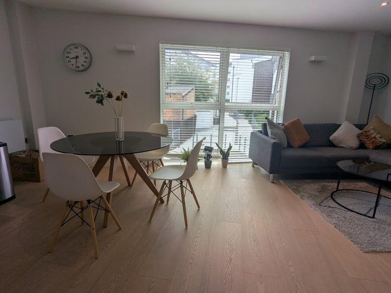 Room Clapham Road in Greater London