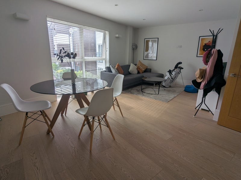 Room Clapham Road in Greater London