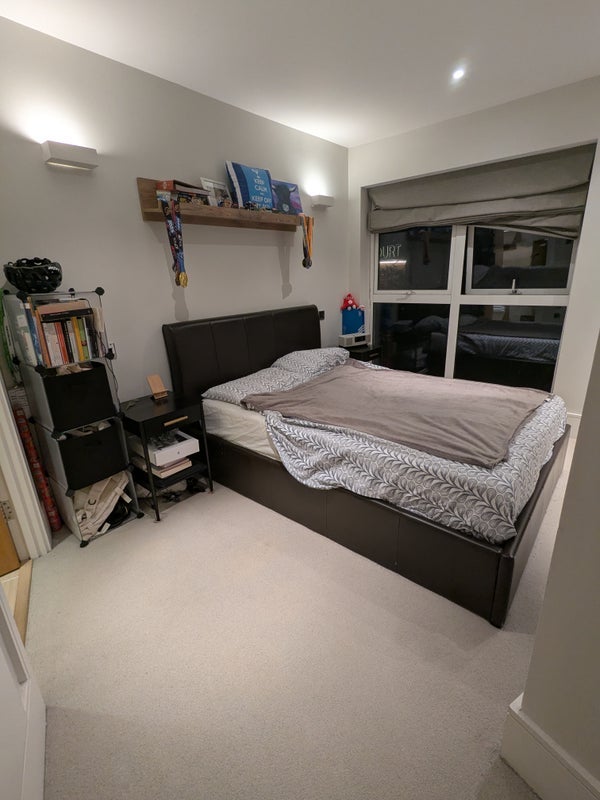 Room Clapham Road in Greater London
