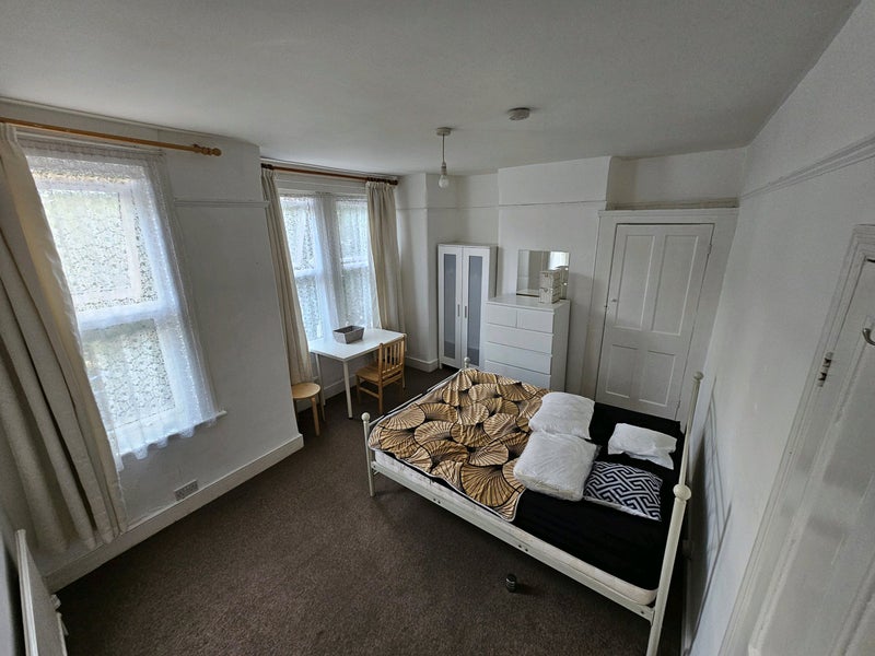 Room Morrison Avenue in Greater London