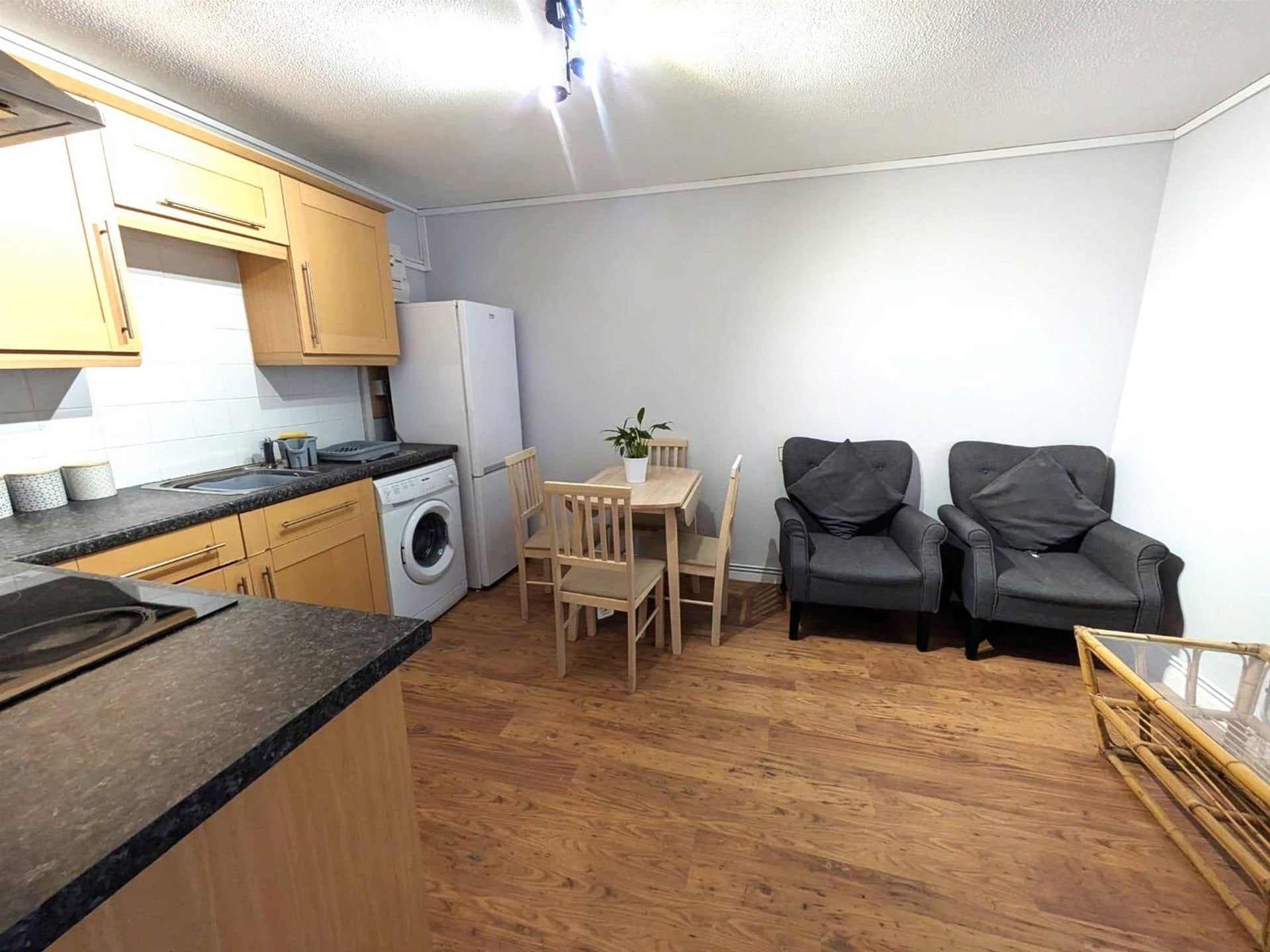 Flat Jubilee Way in Greater London