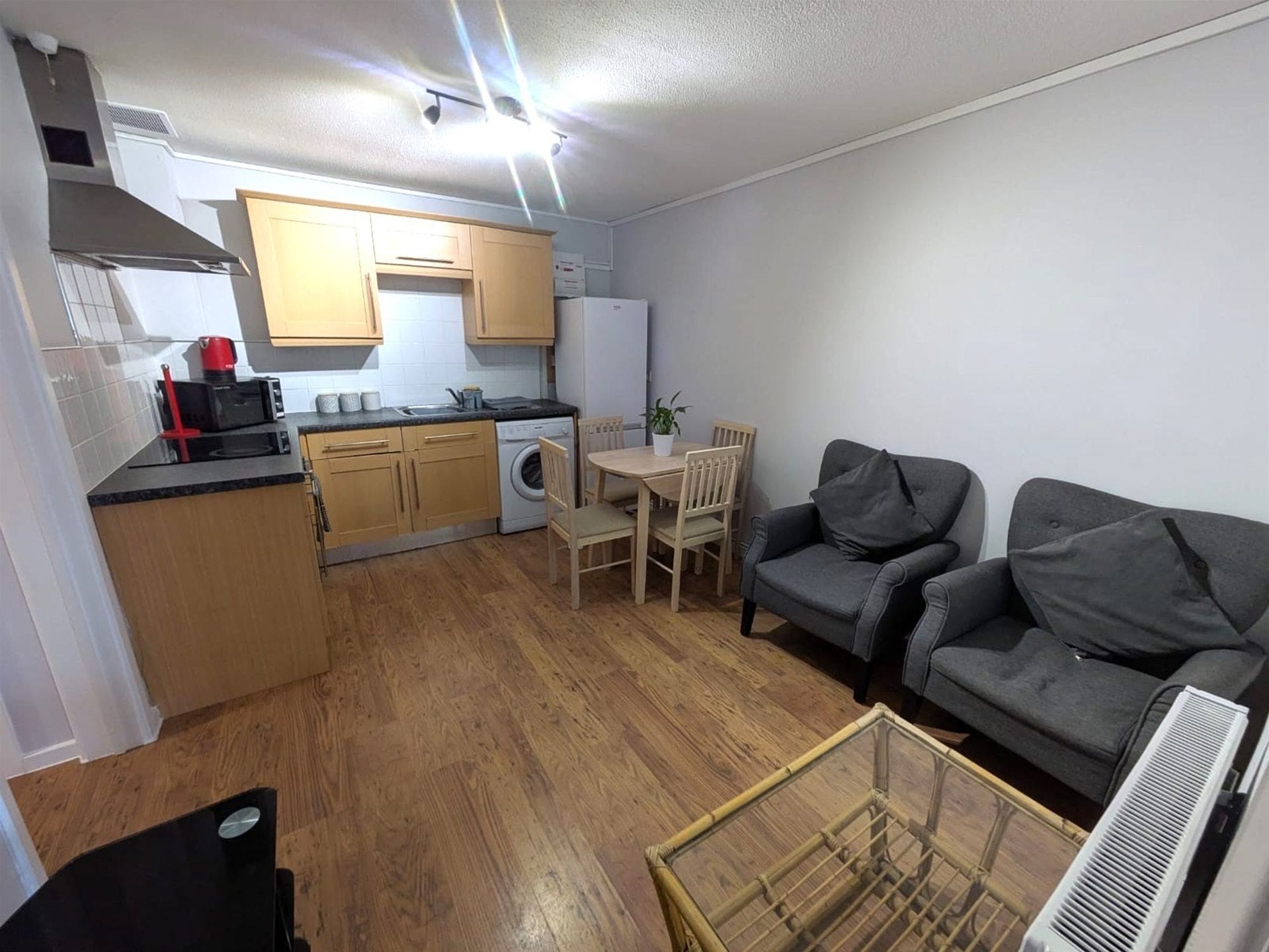 Flat Jubilee Way in Greater London