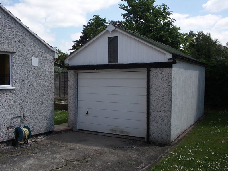 House Hollyleigh Avenue in Bristol