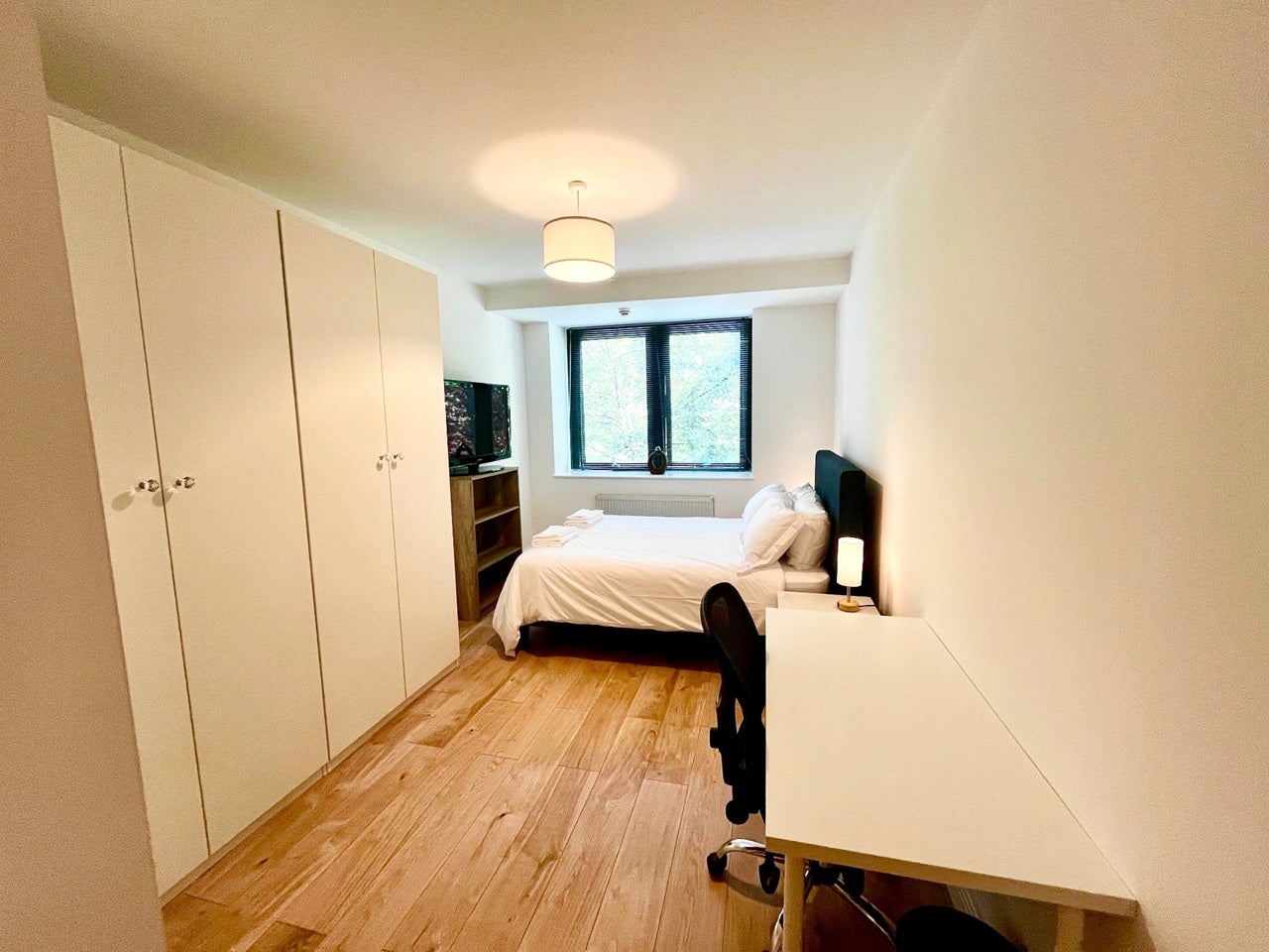 Room Brunswick Road in Greater London