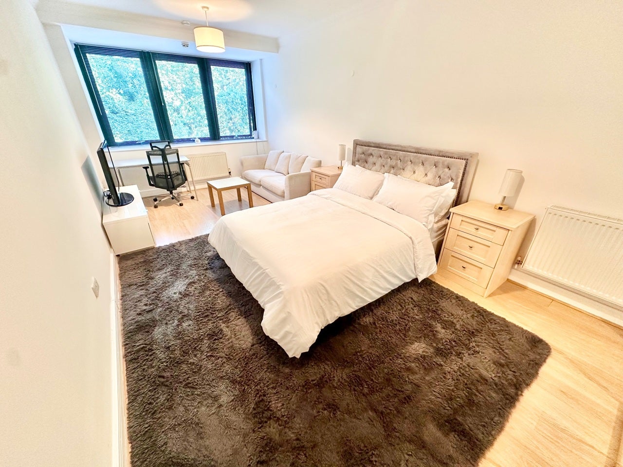 Flat Brunswick Road in Greater London