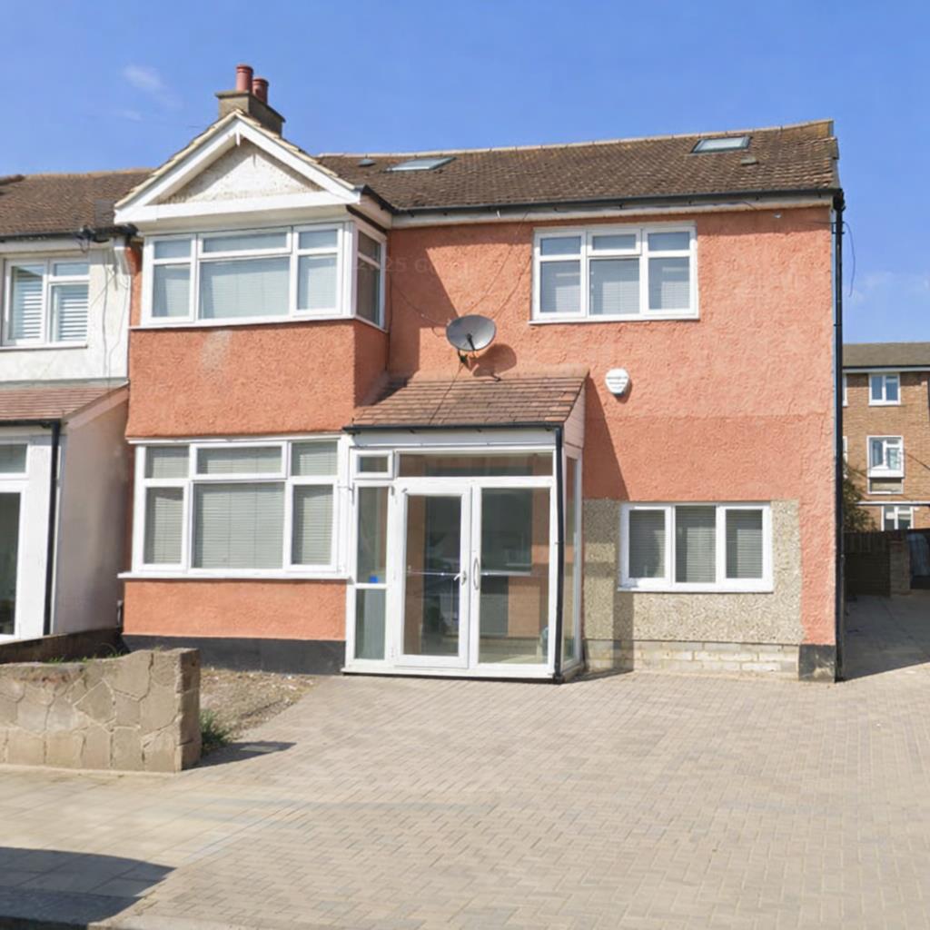 Flat Hepworth Road in Greater London